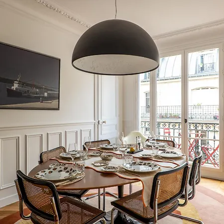 Veeve - Divine Heights Paris